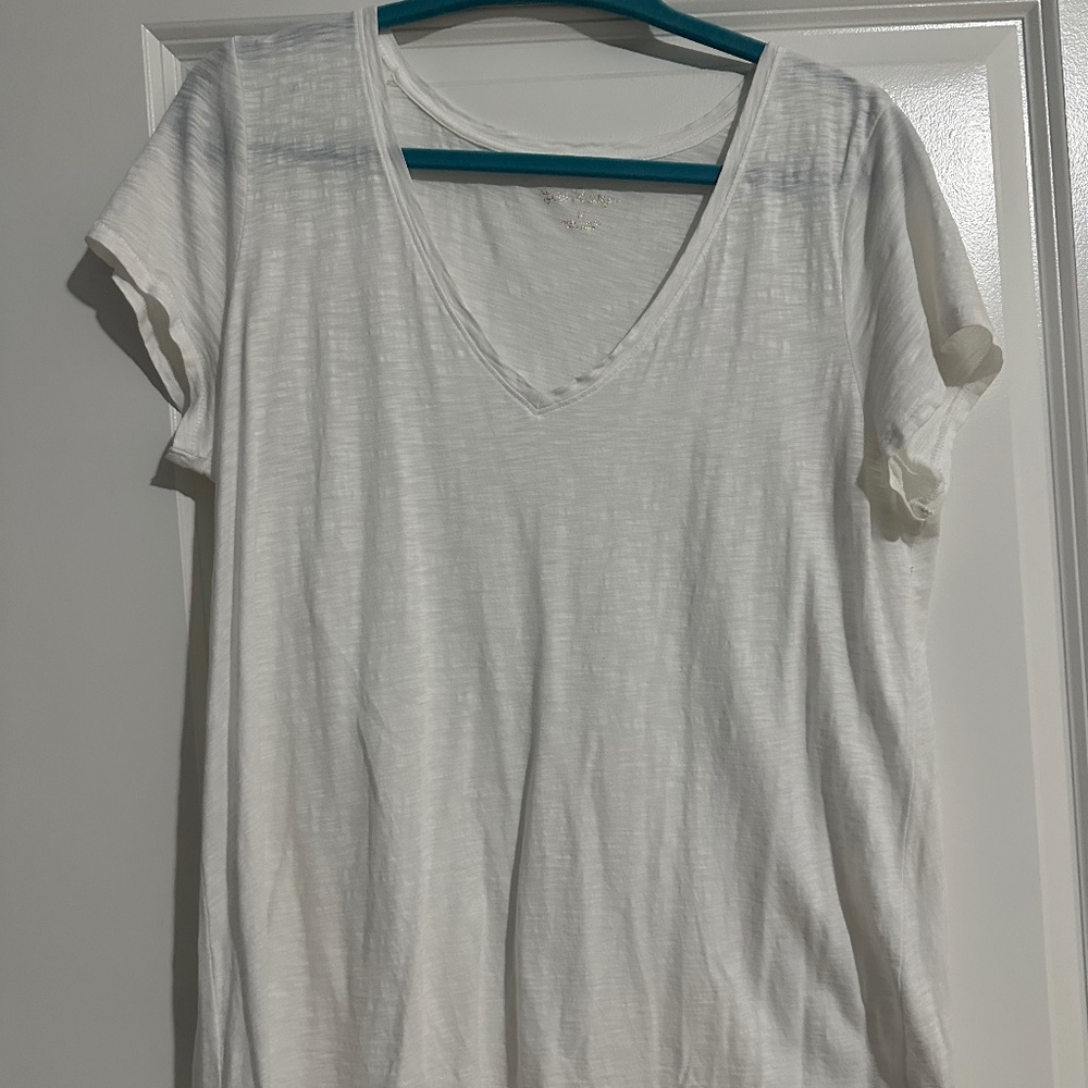 Lilly Pulitzer White V-neck Tshirt